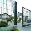 Svařovaný plotový panel BRAVO 3D poplastovaný 2230 mm s vodorovným prolisem | antracitová šedá RAL 7016 | oko 50 × 200 mm | drát 5,0 mm