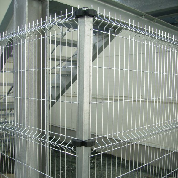 Svařovaný plotový panel BRAVO 3D pozinkovaný 1230 mm s vodorovným prolisem | oko 50 × 200 mm | drát 5,0 mm
