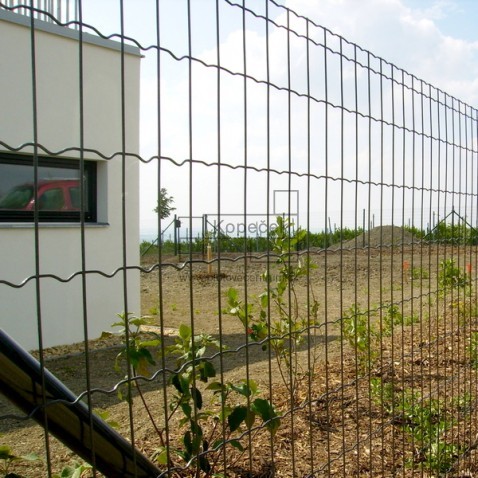 Svařovaná plotová síť PANTANET FAMILY poplastovaná 610 mm | antracit | oko 100 × 50 mm | drát 2,5 mm