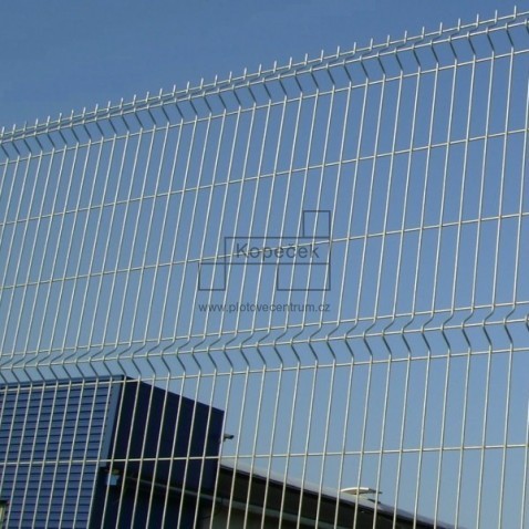 Svařovaný plotový panel BRAVO 3D LIGHT pozinkovaný 1230 mm s vodorovným prolisem | oko 50 × 200 mm | drát 4,0 mm