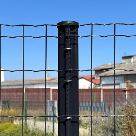 Plotový sloupek CLIP poplastovaný 2700 mm s montážním nosem | kruhový profil Ø 48 mm | RAL 7016